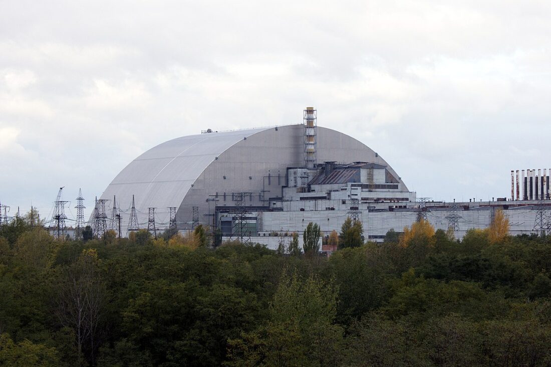 Купол над реактором у Чорнобилі