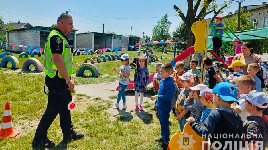 Поліцейські Кам'янського провели навчальні ігри для дітей