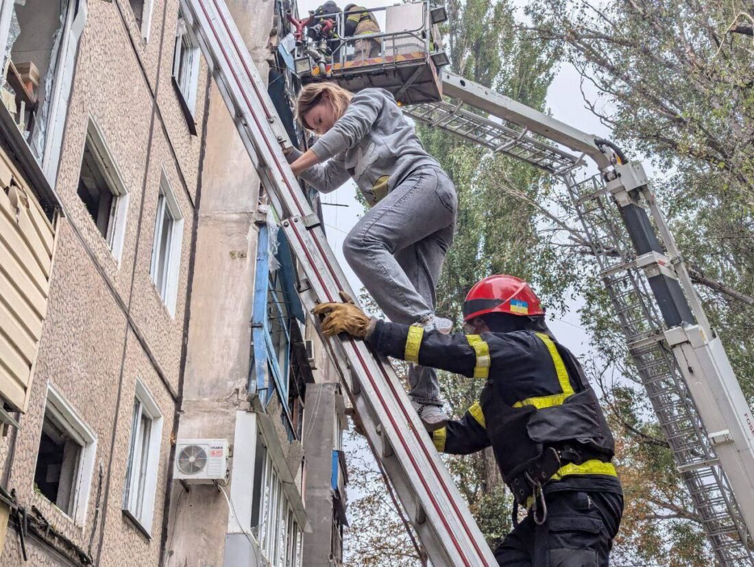 Ворог влучив у п’ятиповерхівку в Кривому розі