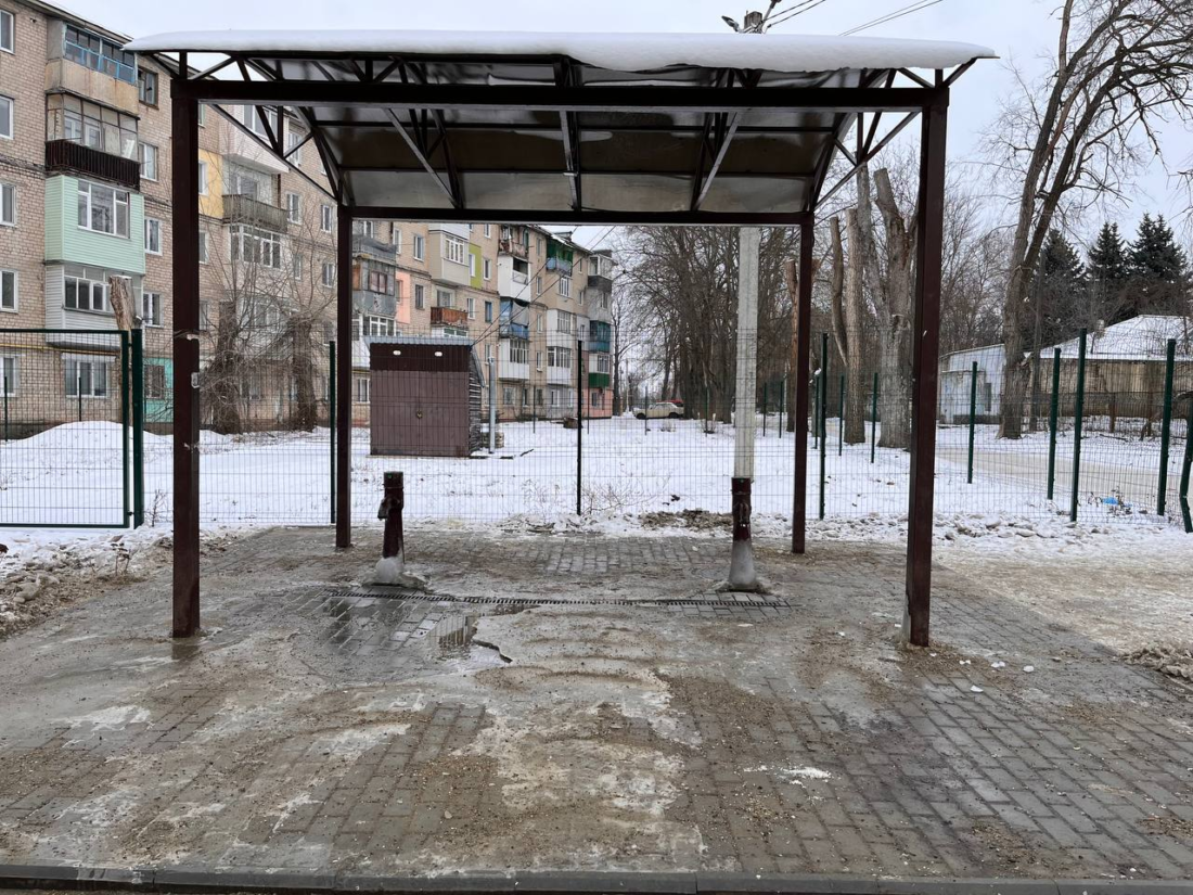 Посипають, але не всюди: яка ситуація з дорогами та тротуарами у Вільногірську фото 6