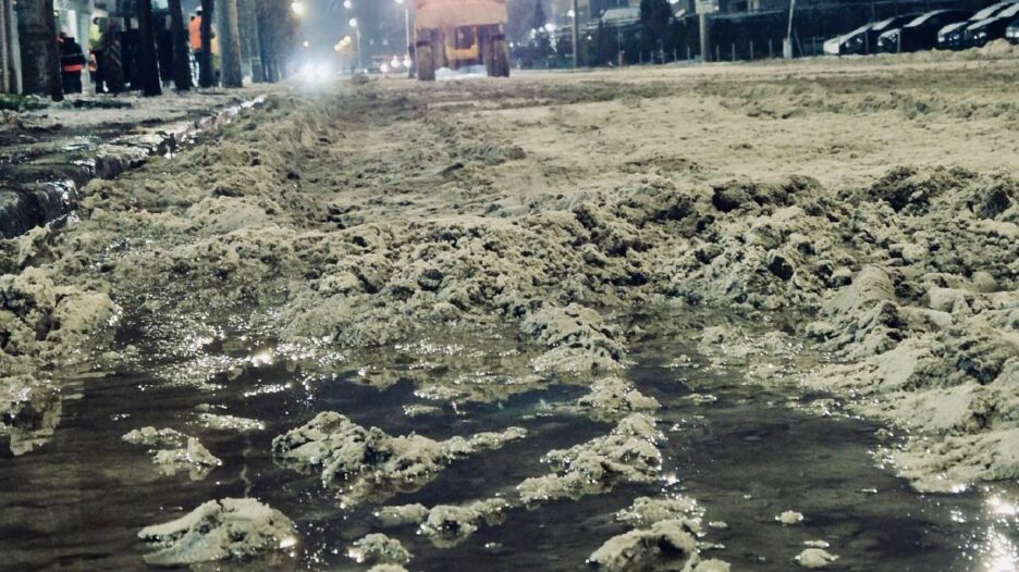 Розлив олії у Дніпрі