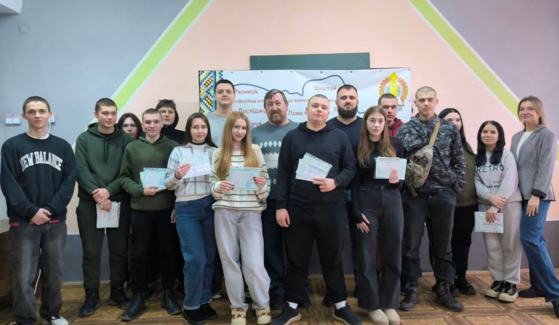 Перший випуск — перші кроки у професійне майбутнє: у ДПТНЗ “ЗДЦ ПТО” відбувся захист дипломних проєктів фото 2