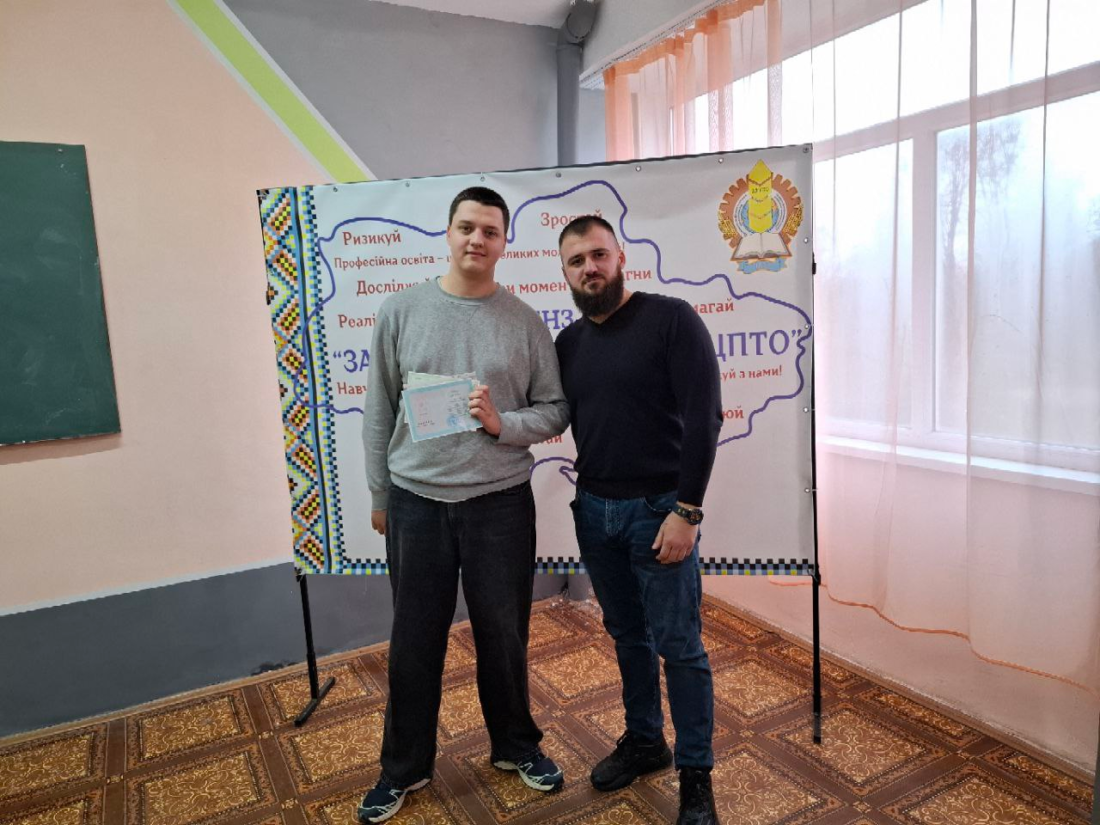 Перший випуск — перші кроки у професійне майбутнє: у ДПТНЗ “ЗДЦ ПТО” відбувся захист дипломних проєктів фото 5