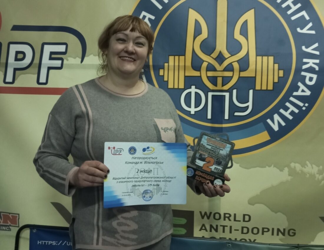 Срібний тріумф у Дніпрі: вихованці вільногірської КДЮСШ “Авангард” серед кращих пауерліфтерів області фото 3