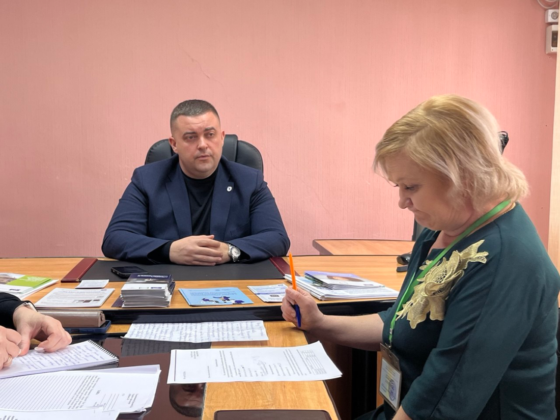 У Вільногірську відбувся виїзний прийом Омбудсмана: мешканці обговорювали житлові, освітні та соціальні проблеми громади фото 6