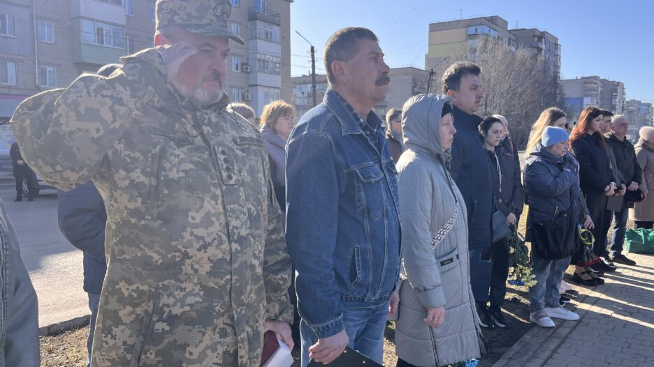 У Вільногірську Героїв посмертно нагородили на честь Дня українського добровольця  фото 1
