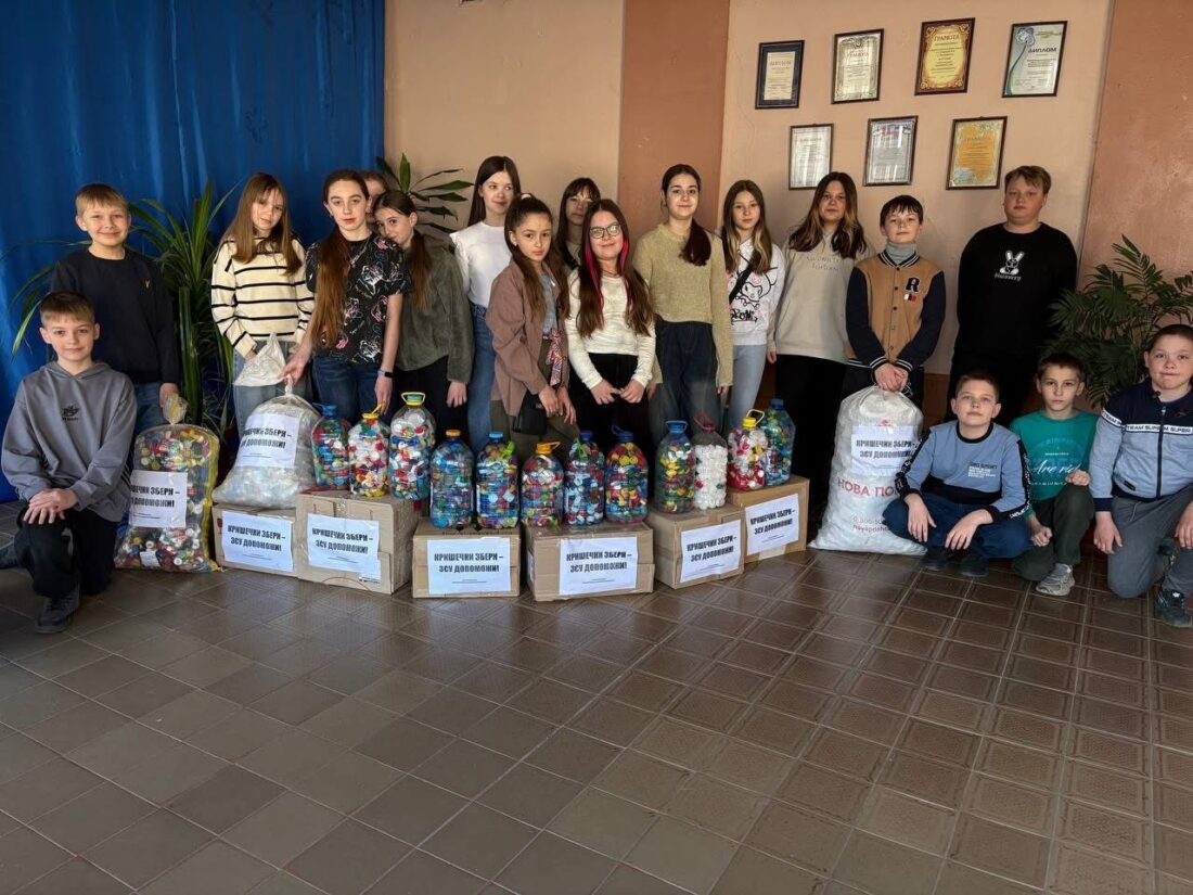 Маленький внесок у велику перемогу: учні Вільногірського ліцею зібрали майже 60 кілограмів пластику фото 4