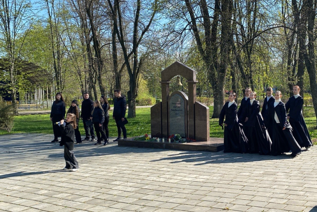 “Чорнобиль не можна забути”: у Вільногірську вшанували пам’ять жертв найбільшої техногенної катастрофи фото 13