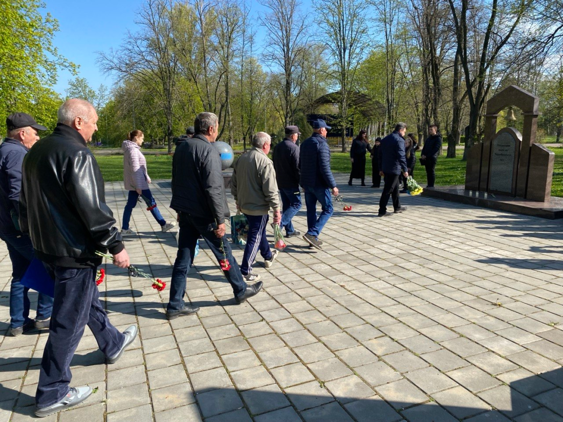 “Чорнобиль не можна забути”: у Вільногірську вшанували пам’ять жертв найбільшої техногенної катастрофи фото 14