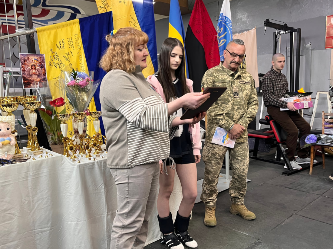 У Вільногірську відкрили місце пам’яті загиблим дітям України: історії матерів із Маріуполя та Бучі зворушили до сліз фото 21