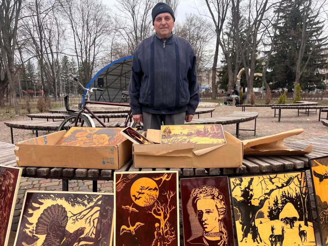 Різьба як спосіб зберегти пам’ять: історія Василя Клюнди, який “оживляє” дерево фото 2