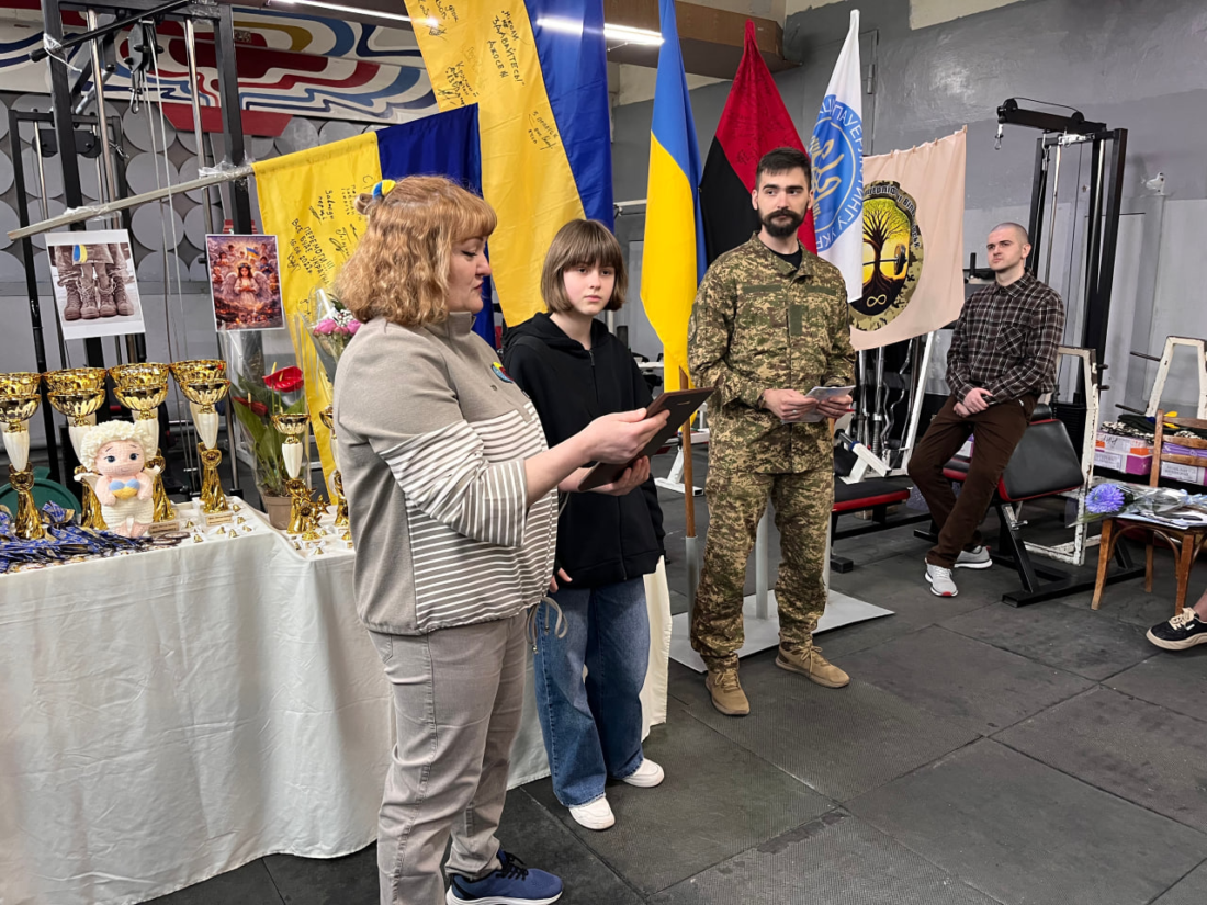 У Вільногірську відкрили місце пам’яті загиблим дітям України: історії матерів із Маріуполя та Бучі зворушили до сліз фото 22