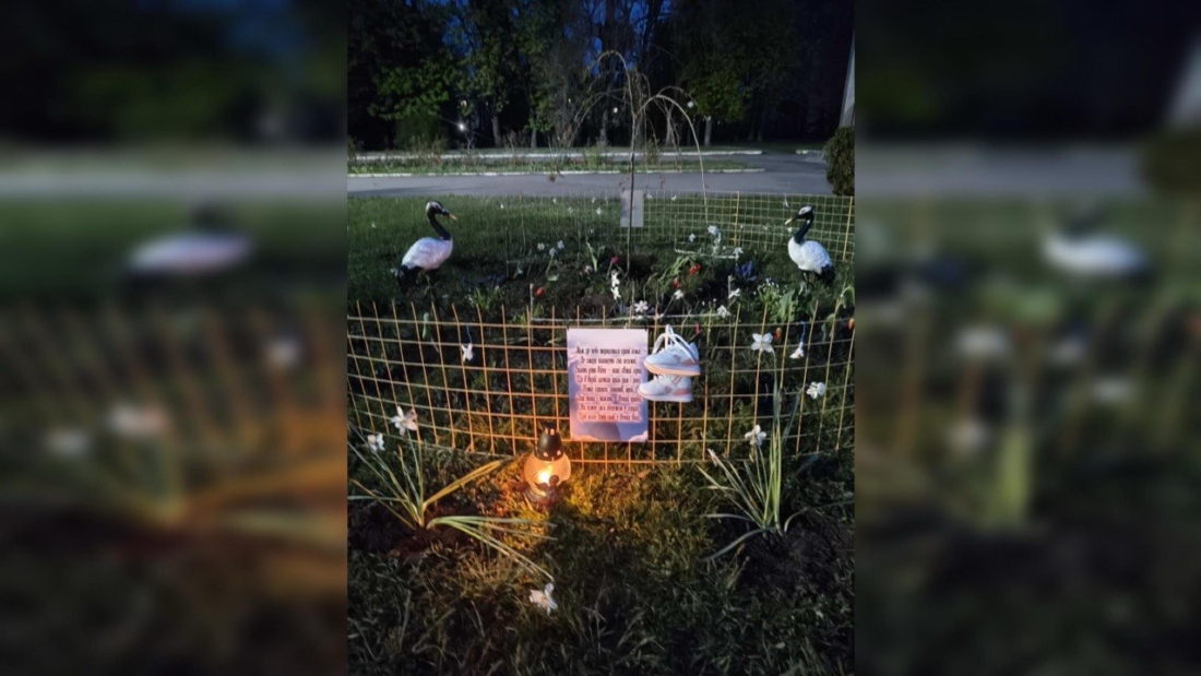 У Вільногірську відкрили місце пам’яті загиблим дітям України: історії матерів із Маріуполя та Бучі зворушили до сліз фото 23