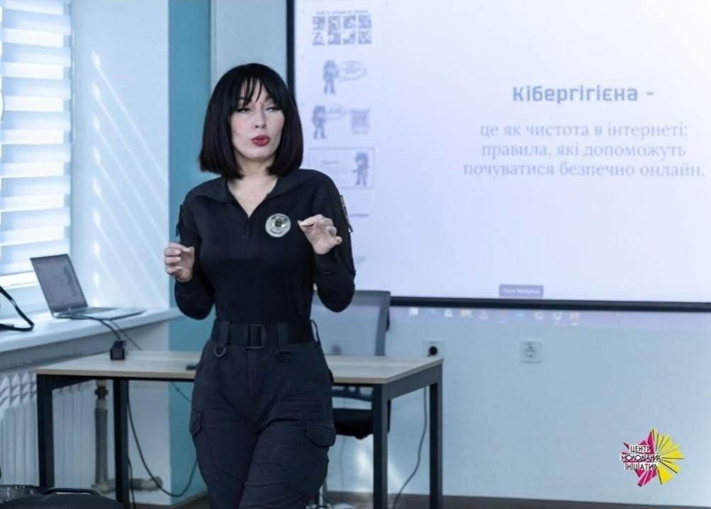 У Камʼянському поліція навчає молодь кібер-безпеці фото 6