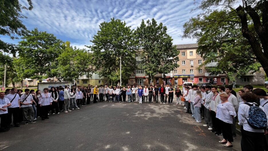 День вишиванки у Вільногірському фаховому коледжі: від студентської ідеї до свята єдності фото 1