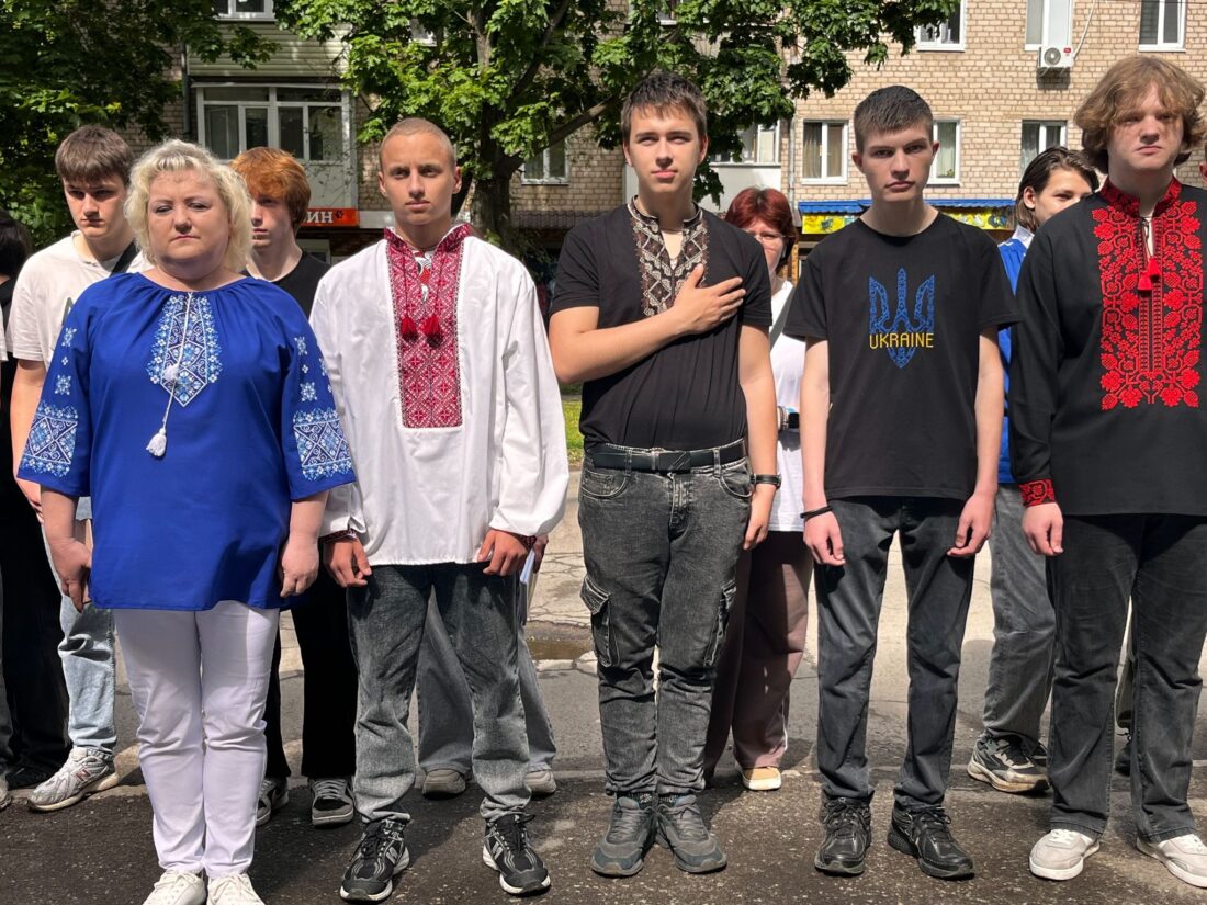 День вишиванки у Вільногірському фаховому коледжі: від студентської ідеї до свята єдності фото 3