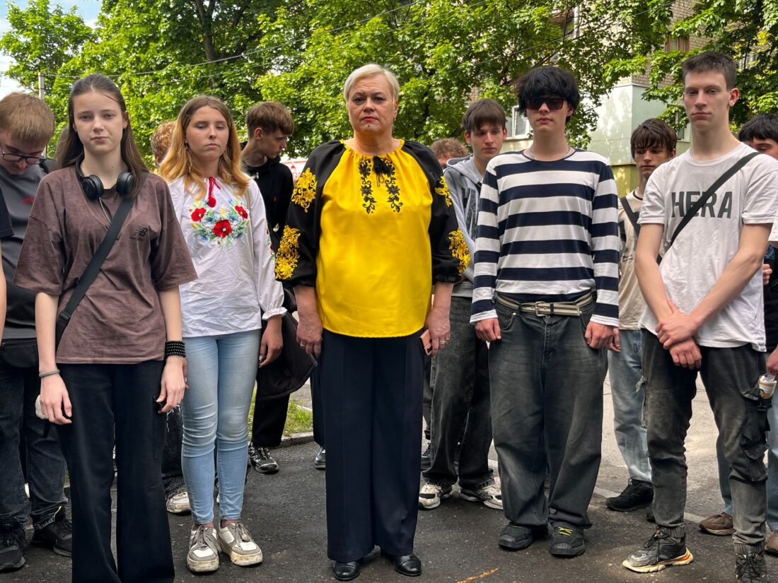 День вишиванки у Вільногірському фаховому коледжі: від студентської ідеї до свята єдності фото 8