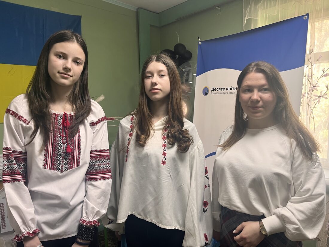 “Народжені у вишиванках”: у Вільногірську об’єдналися покоління задля створення перших оберегів для немовлят фото 3