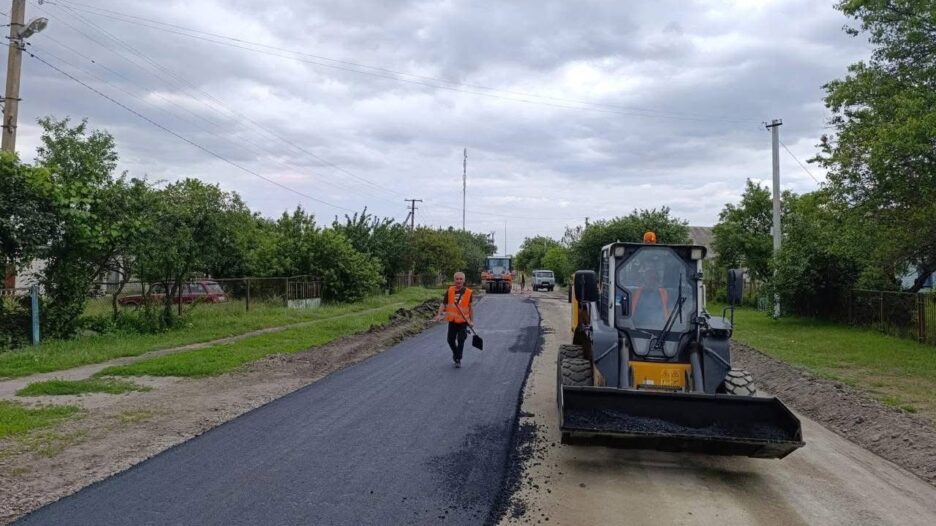 У Лихівській громаді продовжують ремонт дороги обласного значення  фото 1