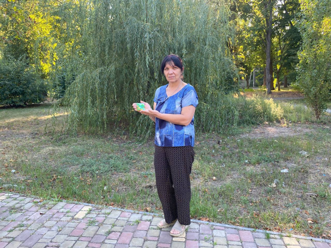 Від картин до футболок: як вільногірська художниця перетворює звичайний одяг на мистецтво фото 4