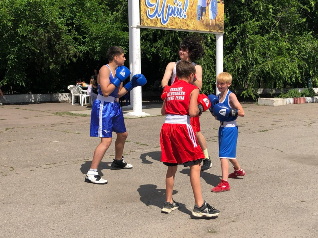 Конституція, пам’ять і єдність: як у Вільногірську відзначили День Конституції України фото 10