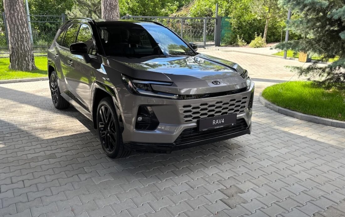 Toyota зробила RAV4 2026 лише гібридом – на аукціоні США його продають за 44% від страхової оцінки фото 8