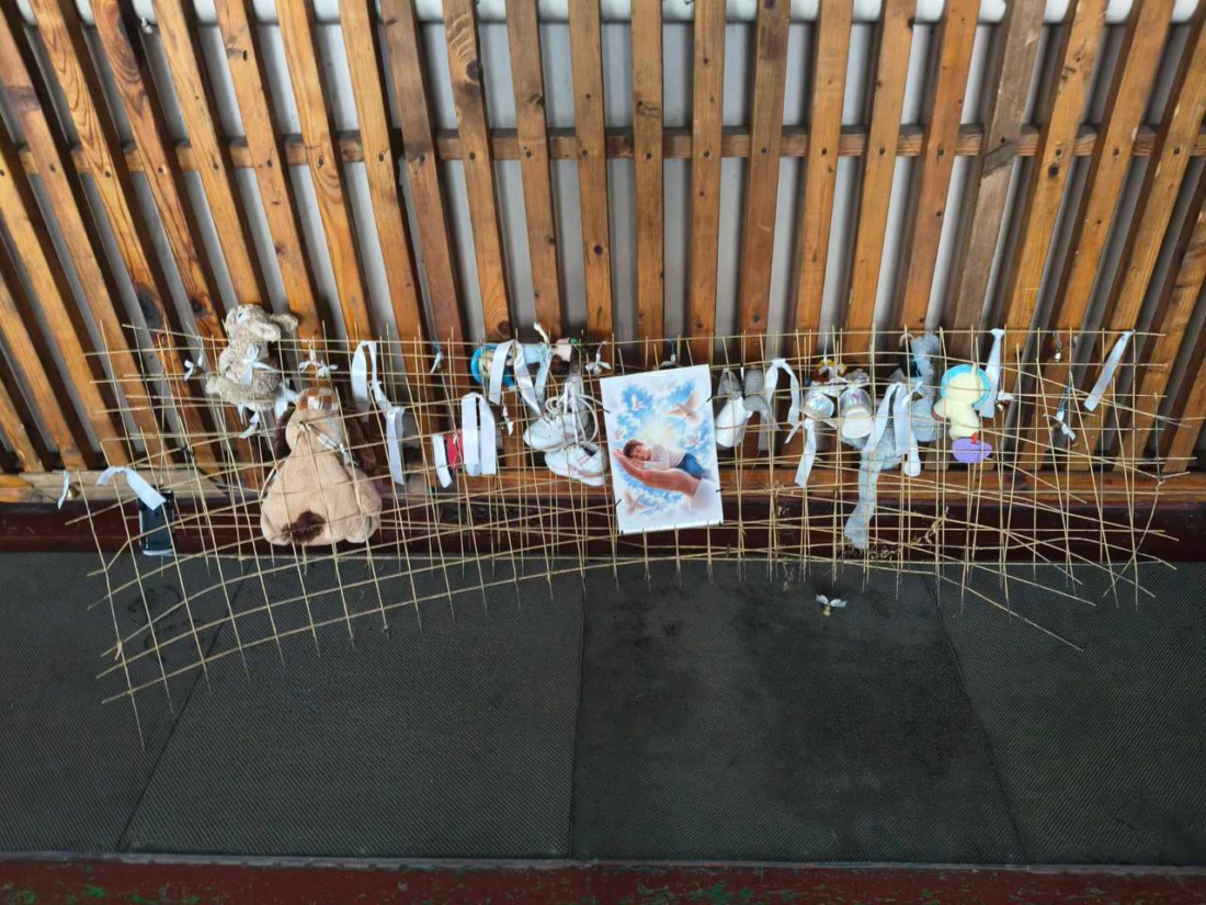 У Вільногірську вночі демонтували пам’ятну композицію на честь загиблих дітей: ініціаторка композиції звернулася до поліції фото 4