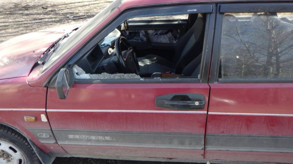 У Вільногірську троє підлітків за день обікрали два автомобілі фото 1