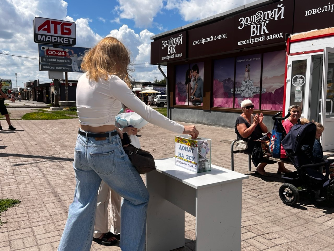 Три години музики просто неба: у Вільногірську благодійним концертом зібрали понад 5 тисяч гривень для поранених захисників фото 4