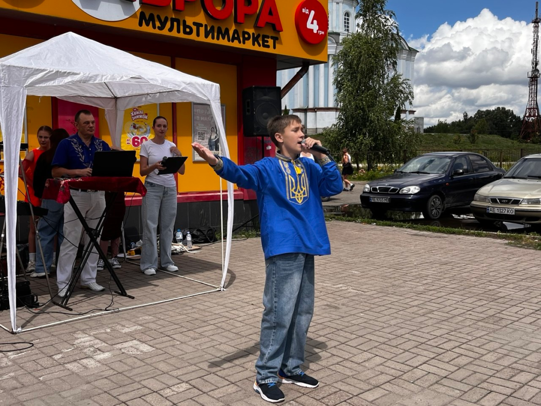 Три години музики просто неба: у Вільногірську благодійним концертом зібрали понад 5 тисяч гривень для поранених захисників фото 7
