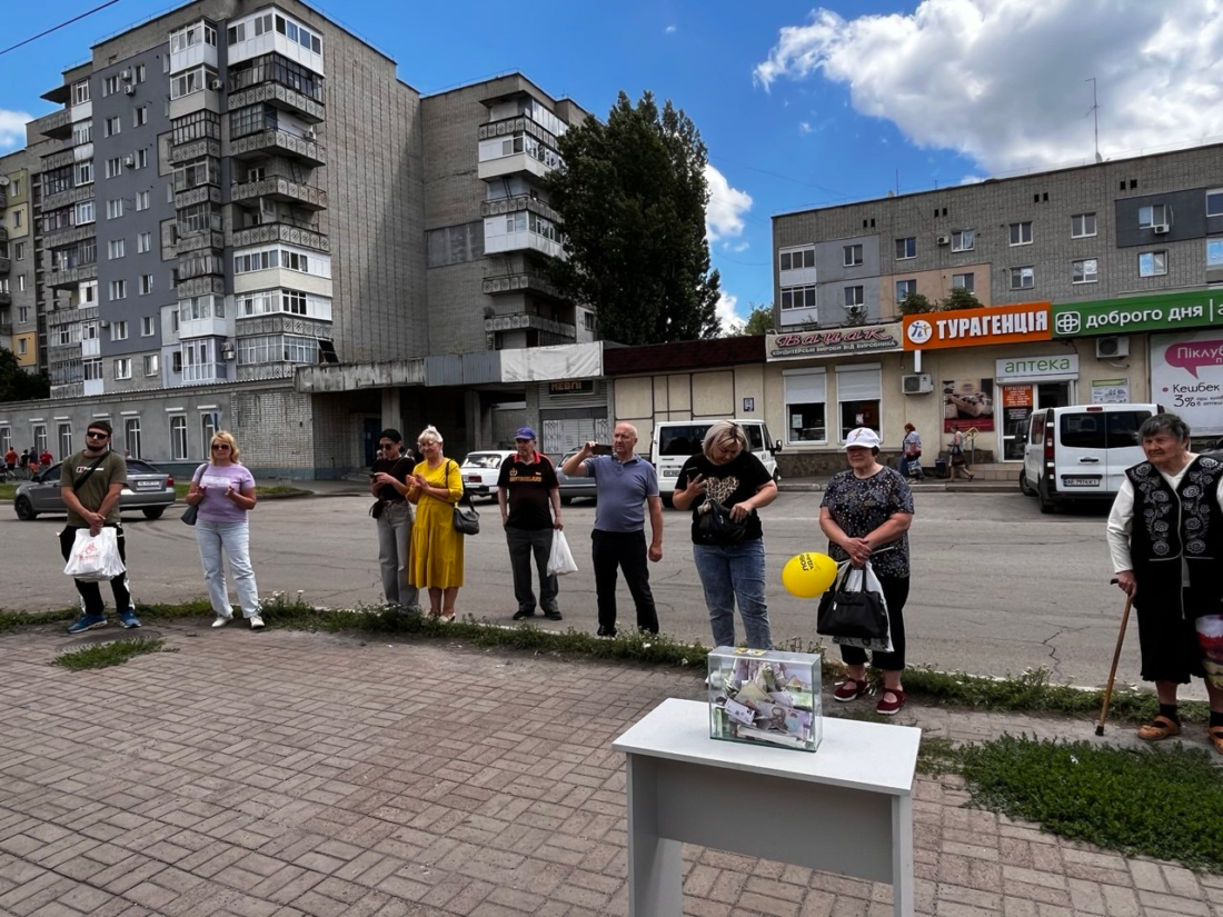 Три години музики просто неба: у Вільногірську благодійним концертом зібрали понад 5 тисяч гривень для поранених захисників фото 10