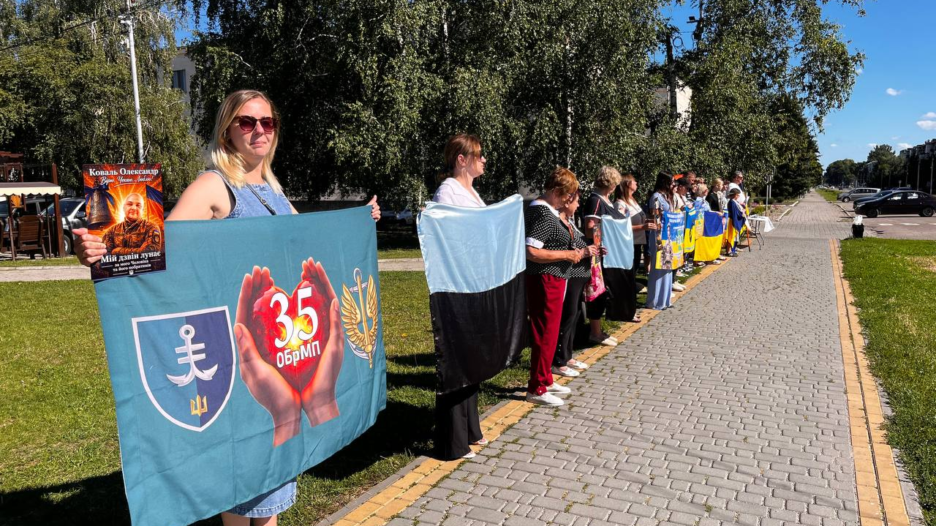 “Поки лунає цей дзвін – живе надія”: у Вільногірську вперше провели акцію на підтримку військовополонених і безвісти зниклих фото 1