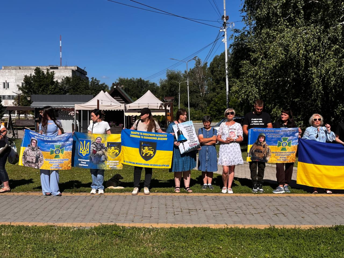 “Поки лунає цей дзвін – живе надія”: у Вільногірську вперше провели акцію на підтримку військовополонених і безвісти зниклих фото 4
