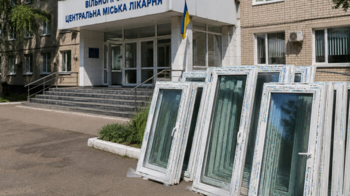 Нові вікна для лікарні: у Вільногірську уклали договір на ремонт фото 1