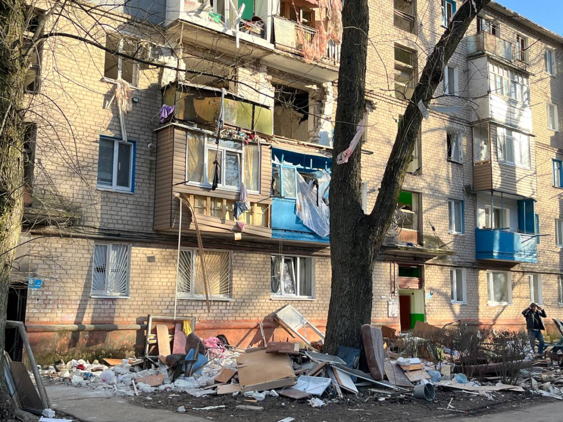 У Вільногірську відновлять вікна у пошкодженому вибухом будинку фото 3