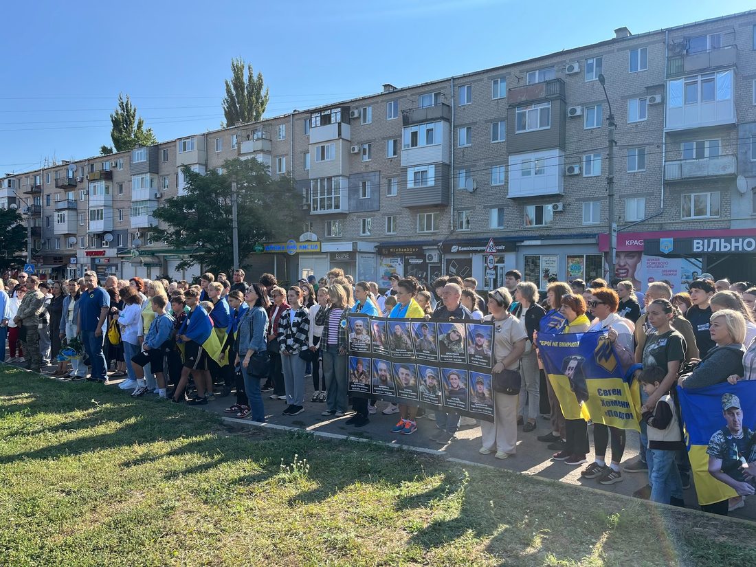Як вихідні у Вільногірську обʼєднали місто навколо болю і вдячності  фото 3