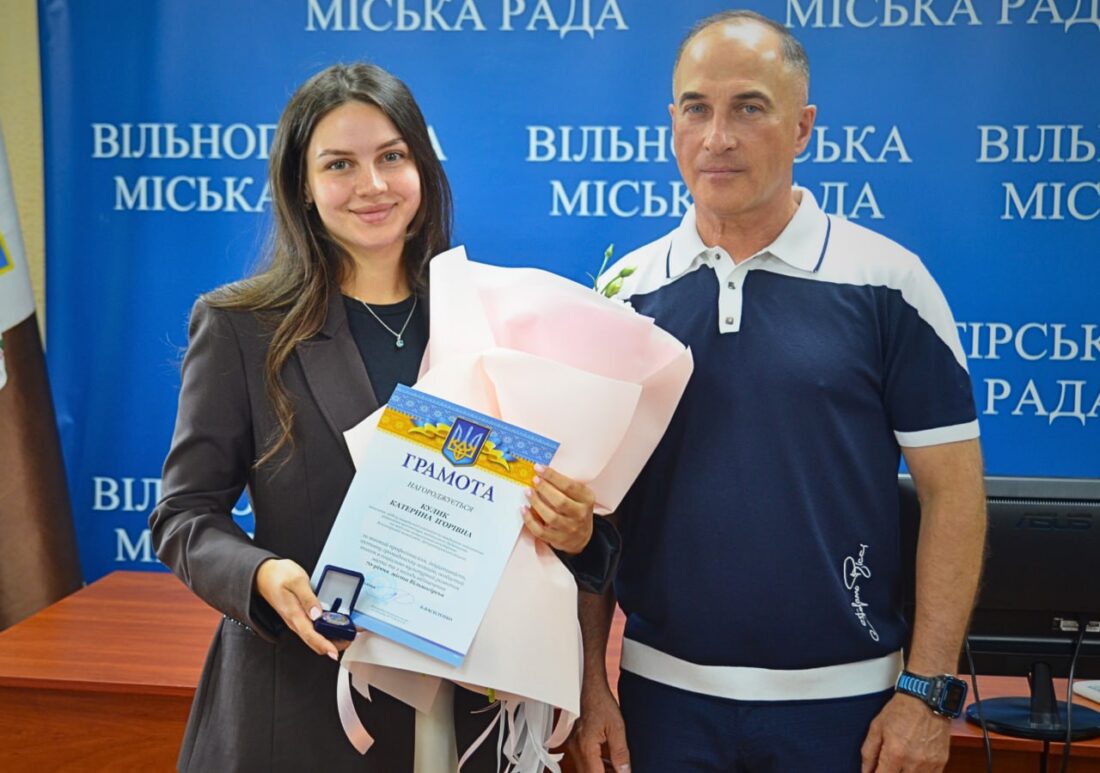 Хто отримав відзнаки до 70-річчя Вільногірська: публікуємо фото з урочистостей та список нагороджених фото 22