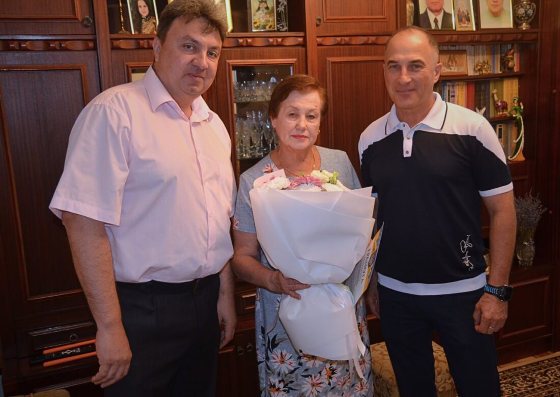 Хто отримав відзнаки до 70-річчя Вільногірська: публікуємо фото з урочистостей та список нагороджених фото 6