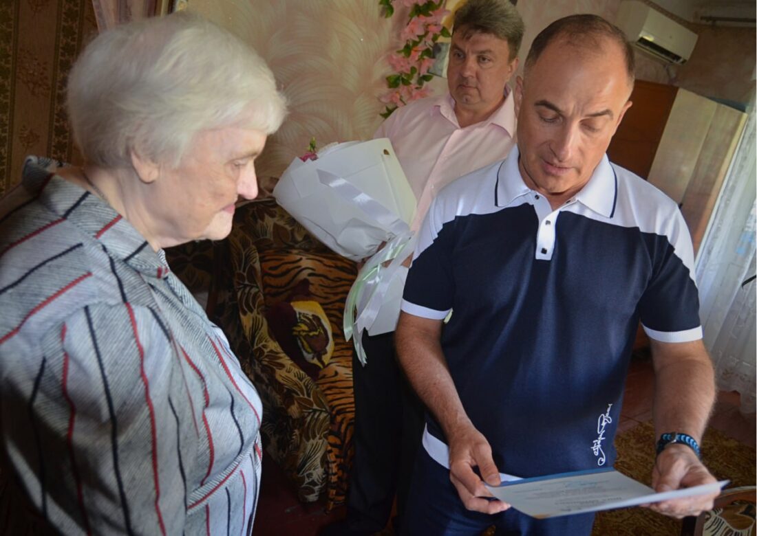 Хто отримав відзнаки до 70-річчя Вільногірська: публікуємо фото з урочистостей та список нагороджених фото 4