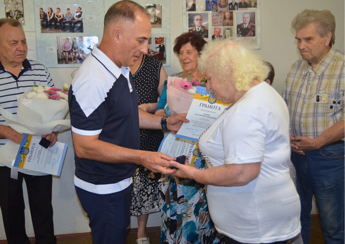 Хто отримав відзнаки до 70-річчя Вільногірська: публікуємо фото з урочистостей та список нагороджених фото 9