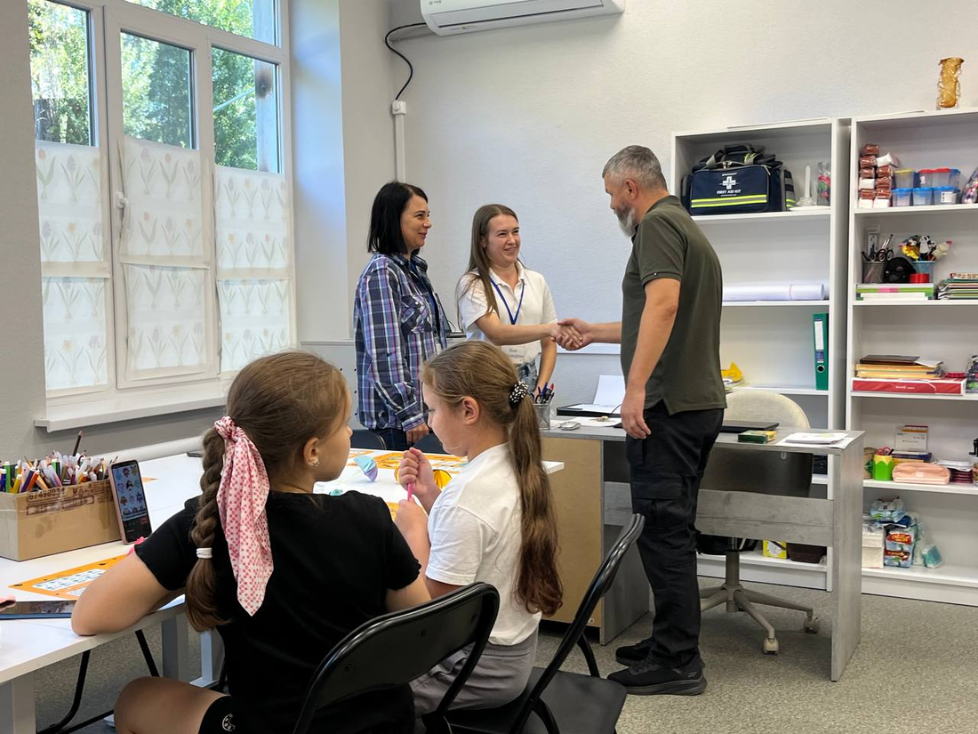 Ноутбуки, інтерактивна дошка та простір для відпочинку: у Вільногірську працює цифровий центр  фото 6