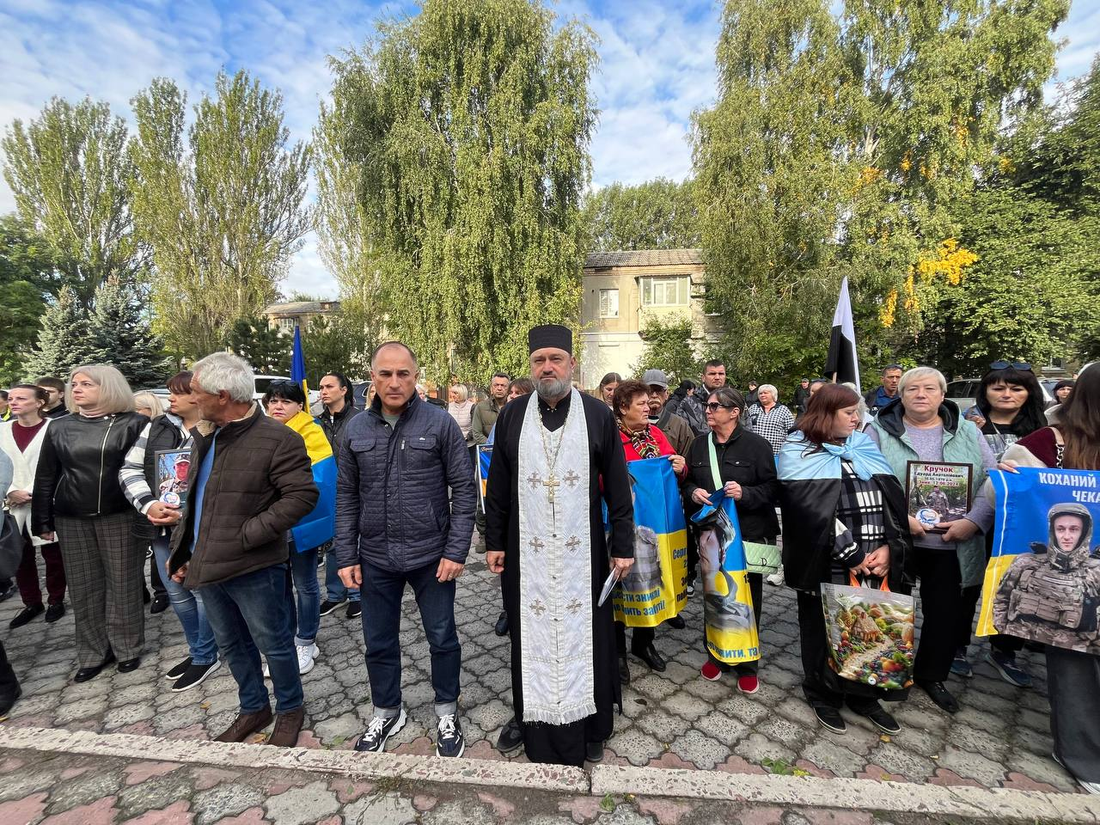 “Вони вдома” – слова, яких чекають найбільше: у Вільногірську провели акцію на підтримку військовополонених і безвісти зниклих фото 4