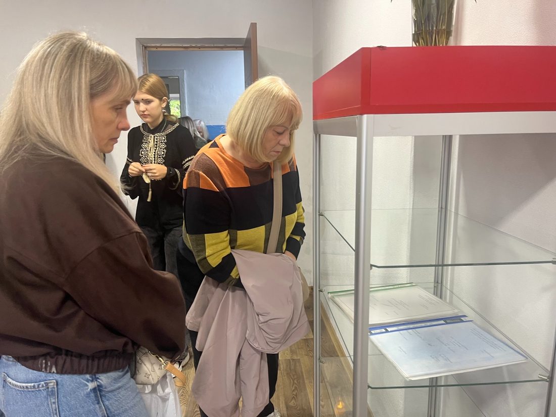 Футбол, жарти, гуртожиток і студентські роки: у вільногірському коледжі відкрили кімнату памʼяті трьох загиблих студентів  фото 10