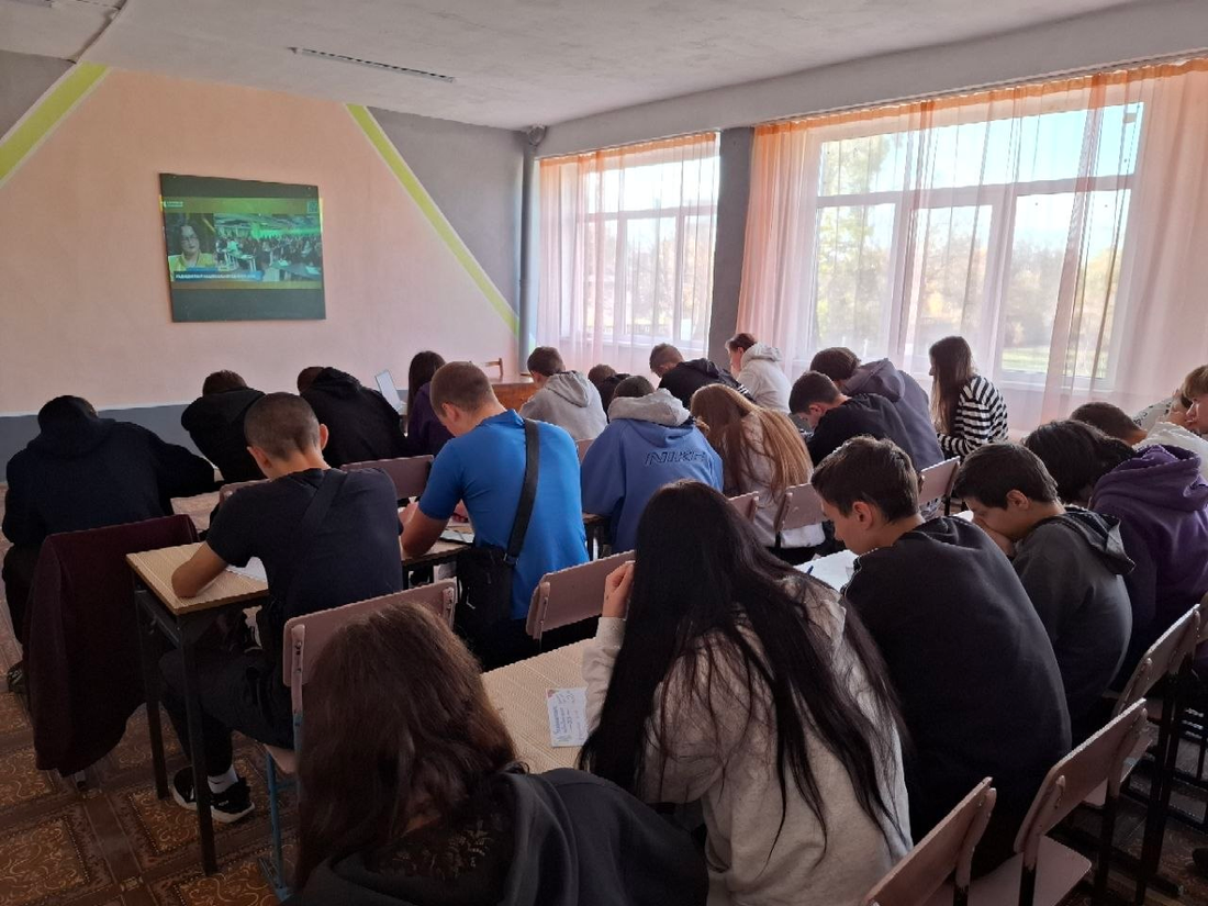 “Лист, який не закінчується”: як у Вільногірську долучилися до Радіодиктанту національної єдності фото 4